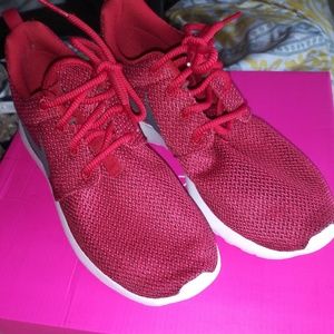 SOLD ON M E R C A R I